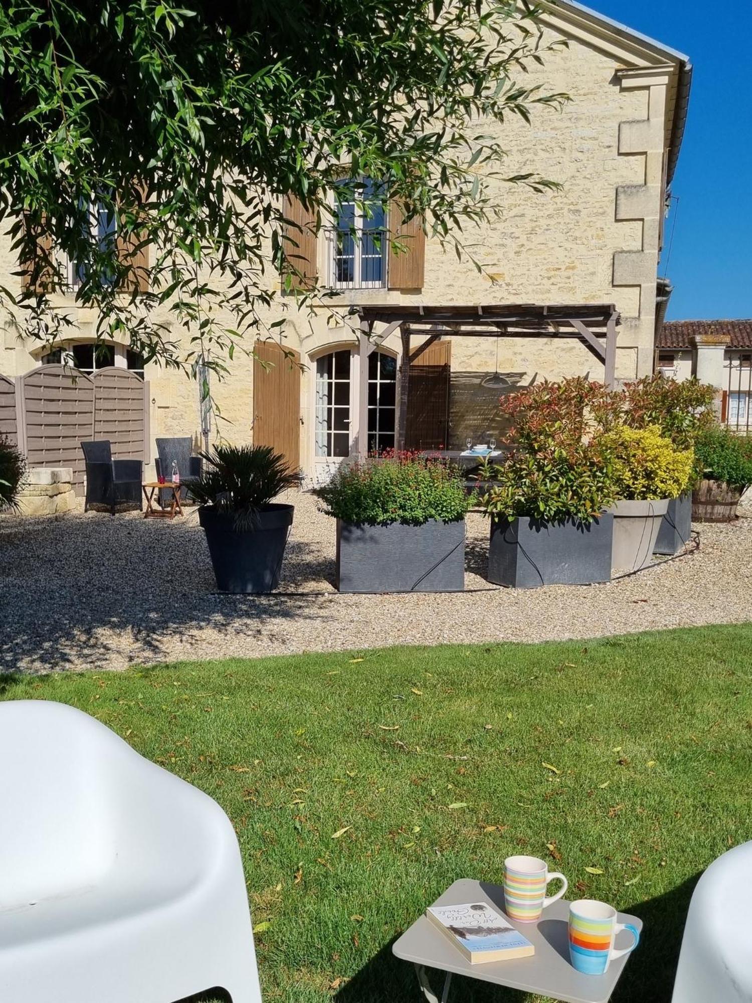 Gites De Cognac Bréville Exterior foto